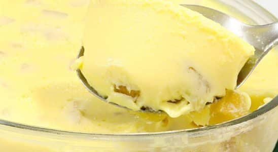 Gelado cremoso de abacaxi