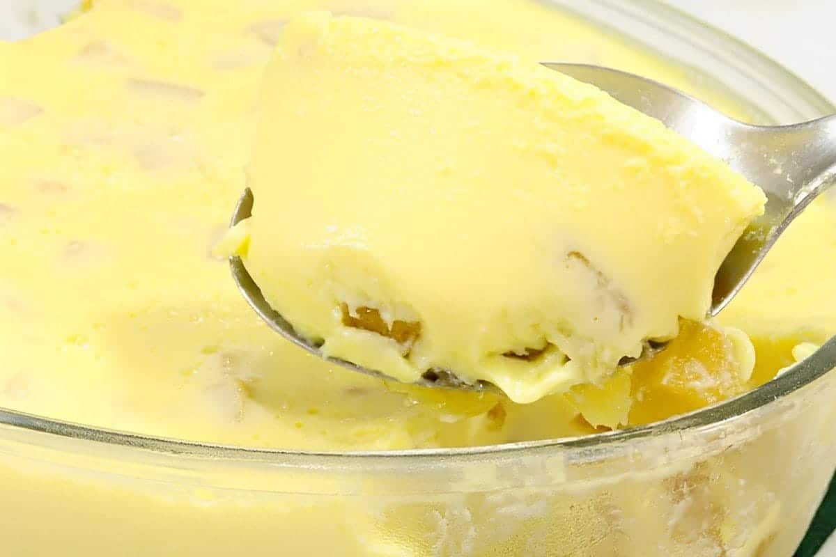 Gelado cremoso de abacaxi