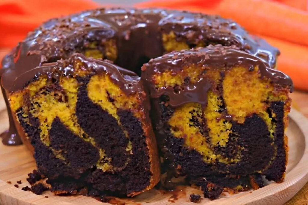 bolo mesclado de cenoura com chocolate