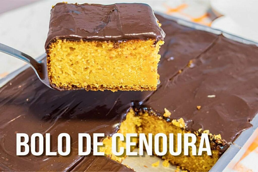 Bolo de cenoura com cobertura