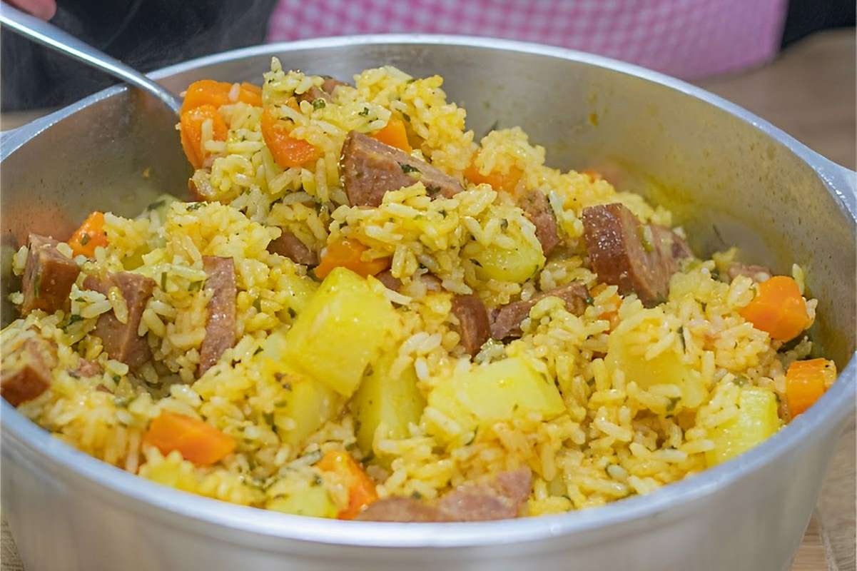 Arroz de Calabresa em Uma Panela