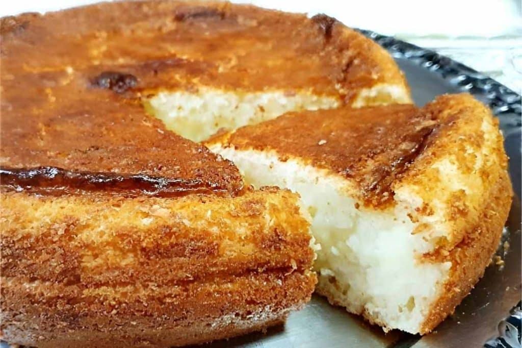 Bolo de coco cremoso