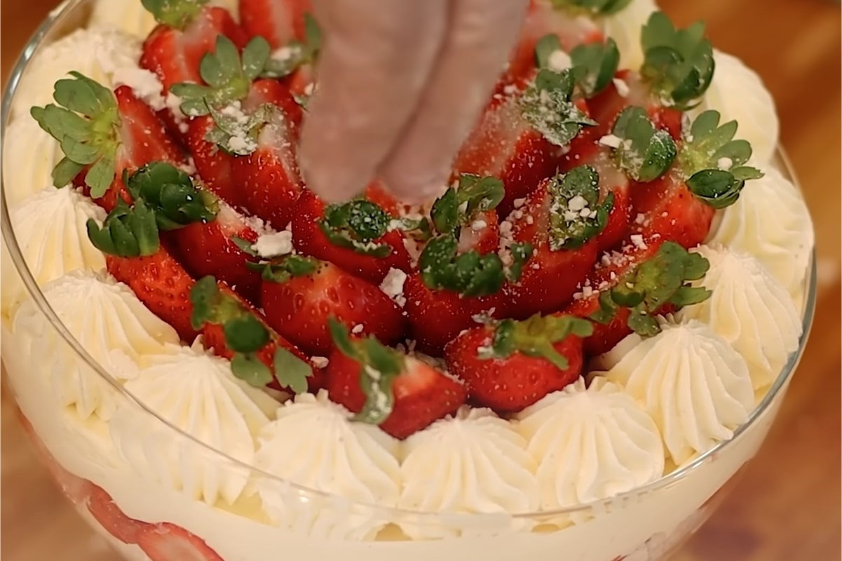 Morango com Chantilly e Suspiro