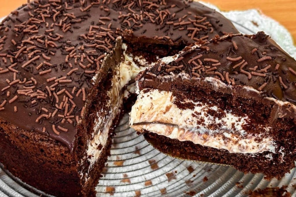 Bolo de chocolate recheado