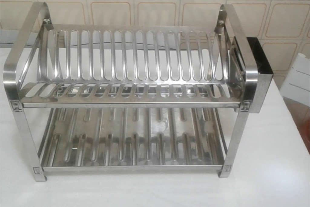 Como limpar escorredor de inox