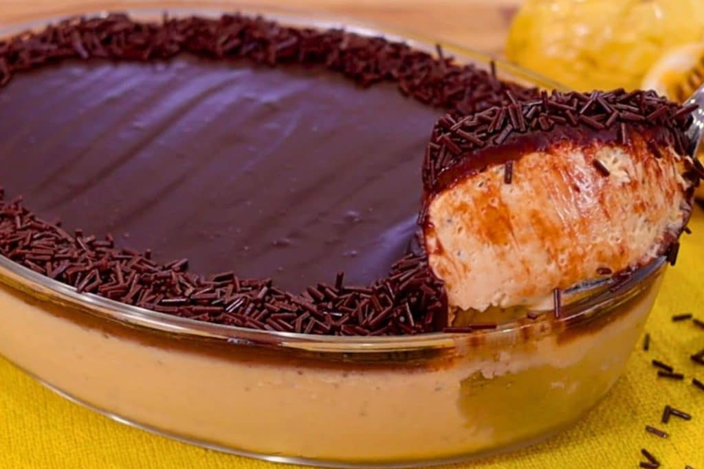 Mousse de maracujá com chocolate