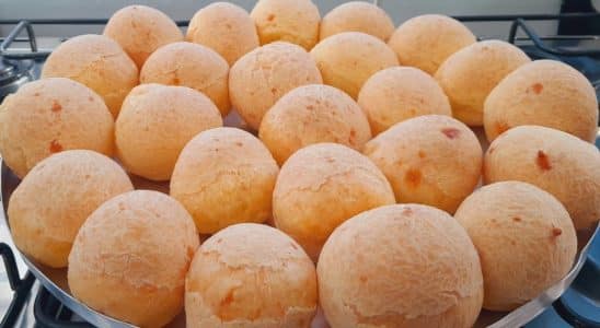 pão de queijo com polvilho