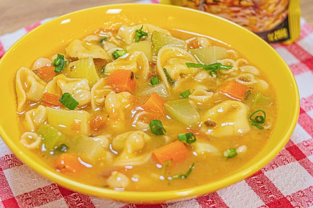 sopa de capeletti com legumes