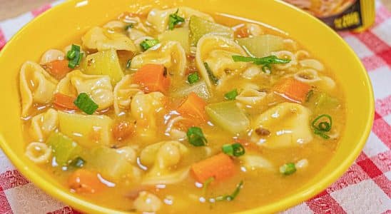 sopa de capeletti com legumes