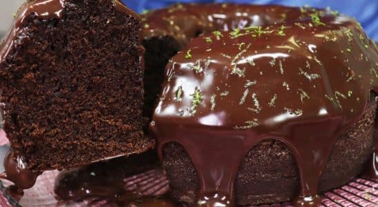 Bolo de chocolate com laranja