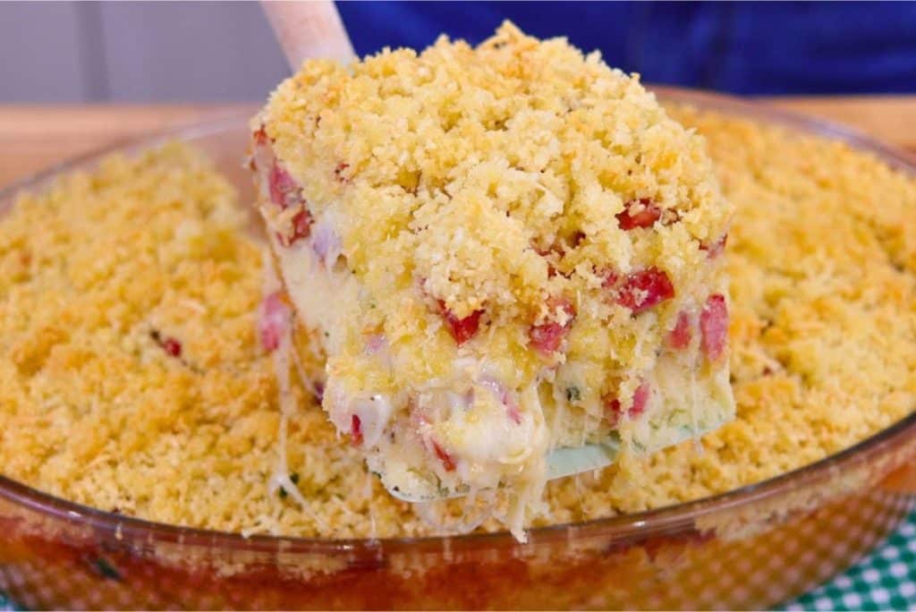 Cuca salgada de calabresa