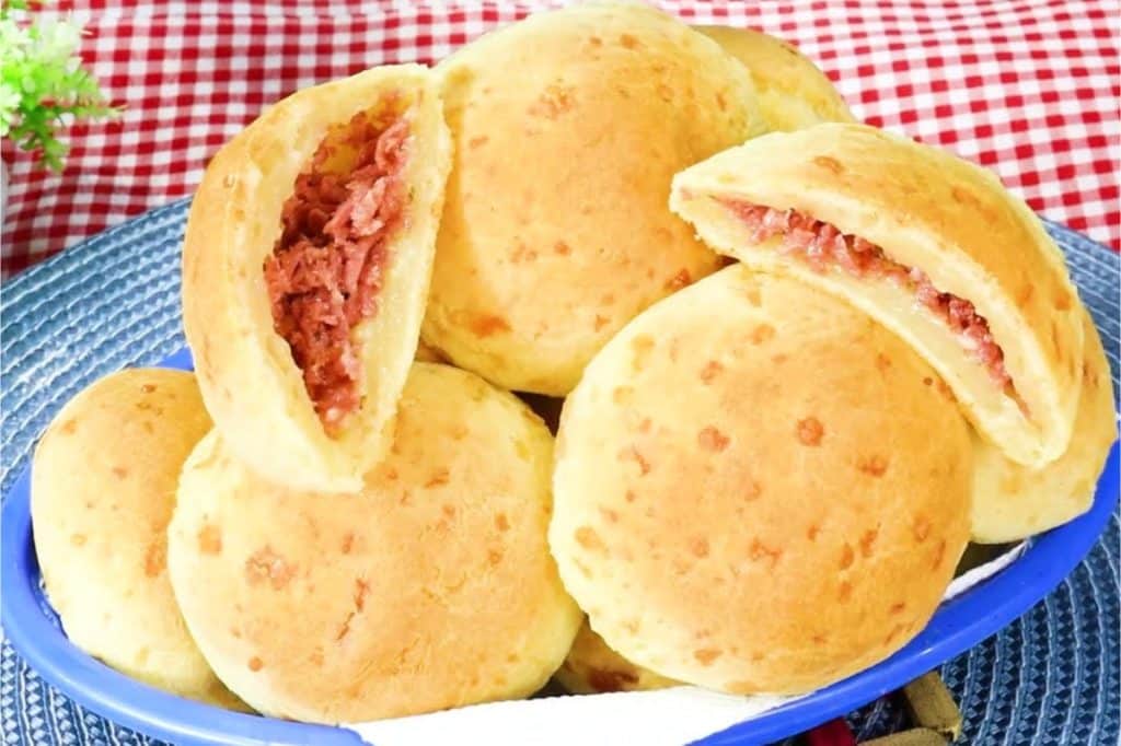 Pão de queijo recheado