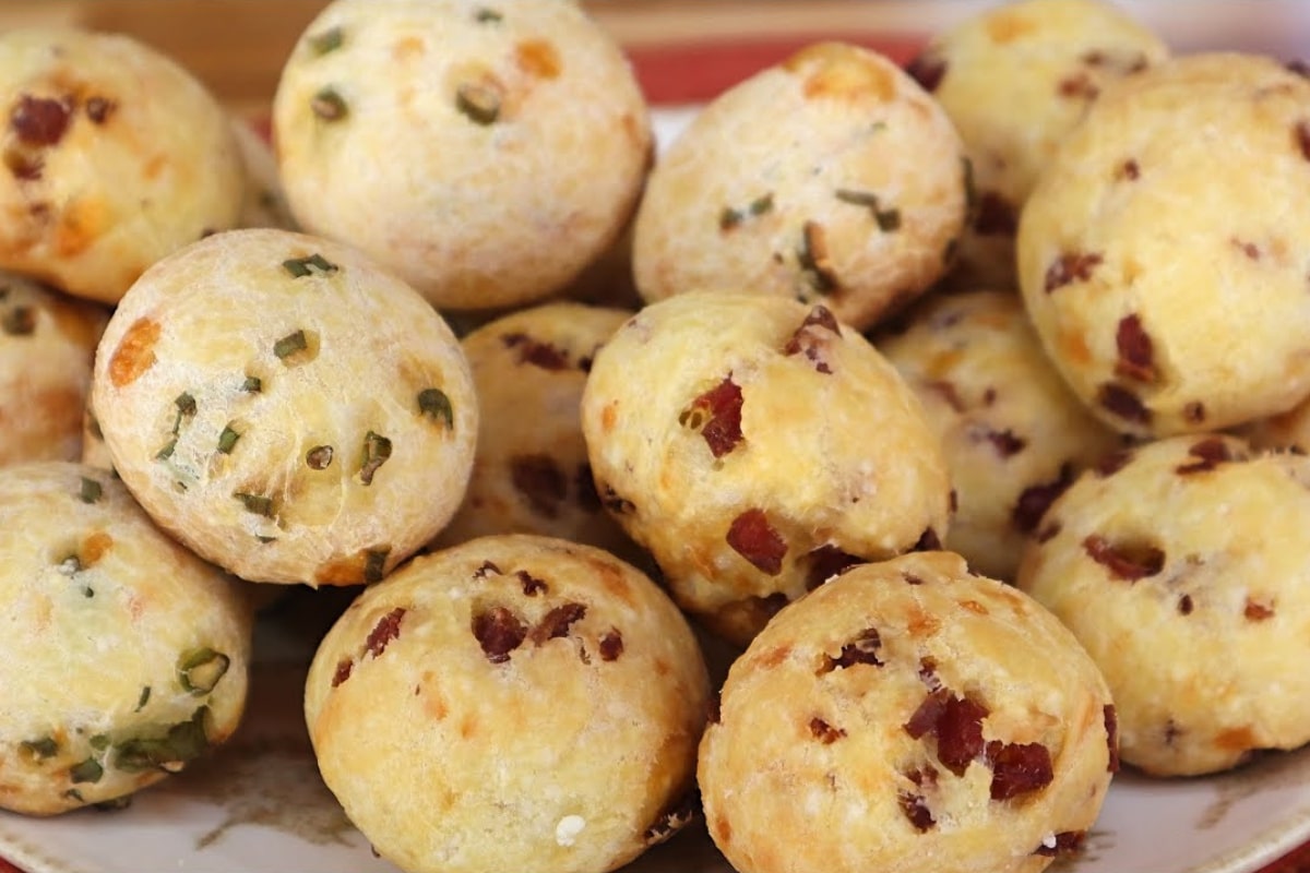 Pão de queijo recheado