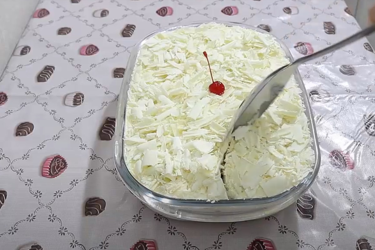 Pavê de Leite Ninho com Chantilly e Raspas de Chocolate Branco Pavê de leite ninho