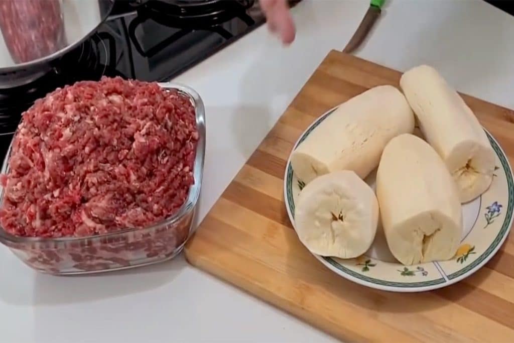 Carne moída com mandioca