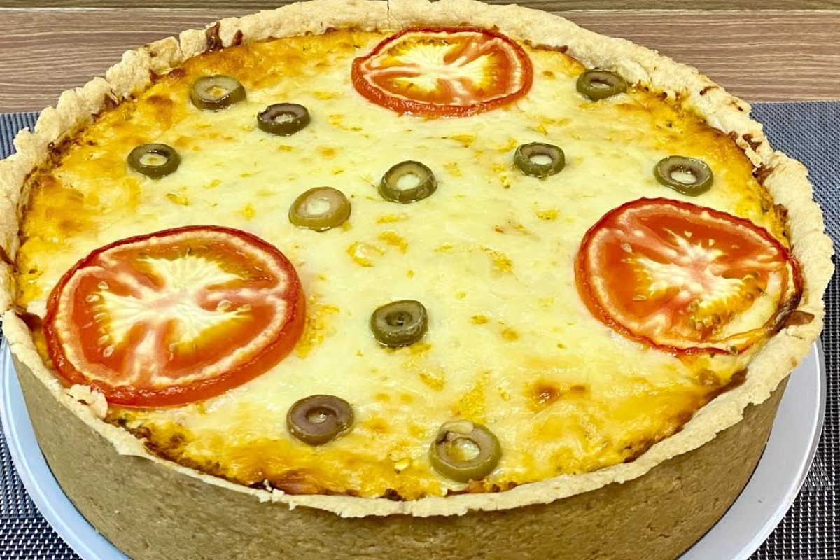 Empadão Aberto de Frango: Praticidade e Sabor em Cada Garfada Empadão aberto de frango