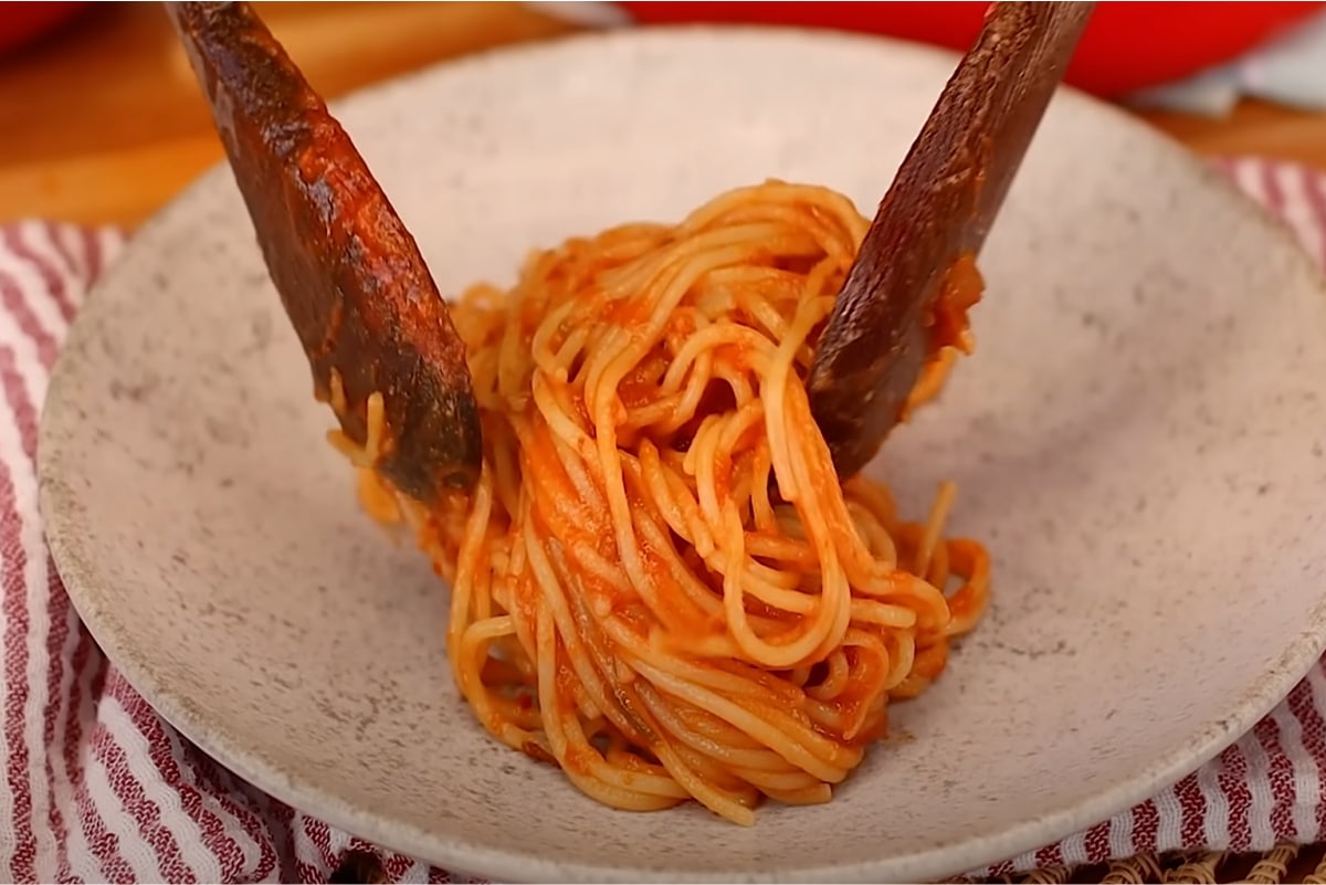 Macarrão com molho de tomate