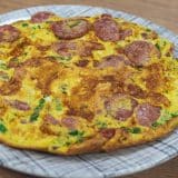 Omelete de calabresa