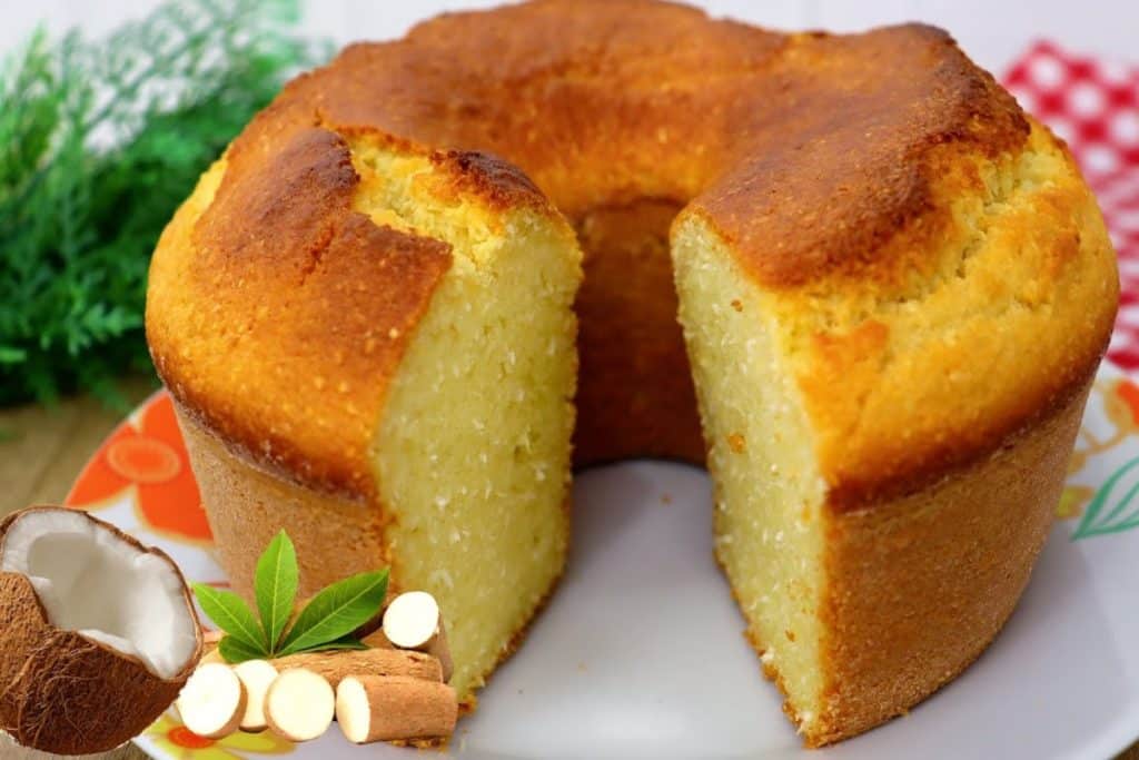 Bolo de mandioca com coco