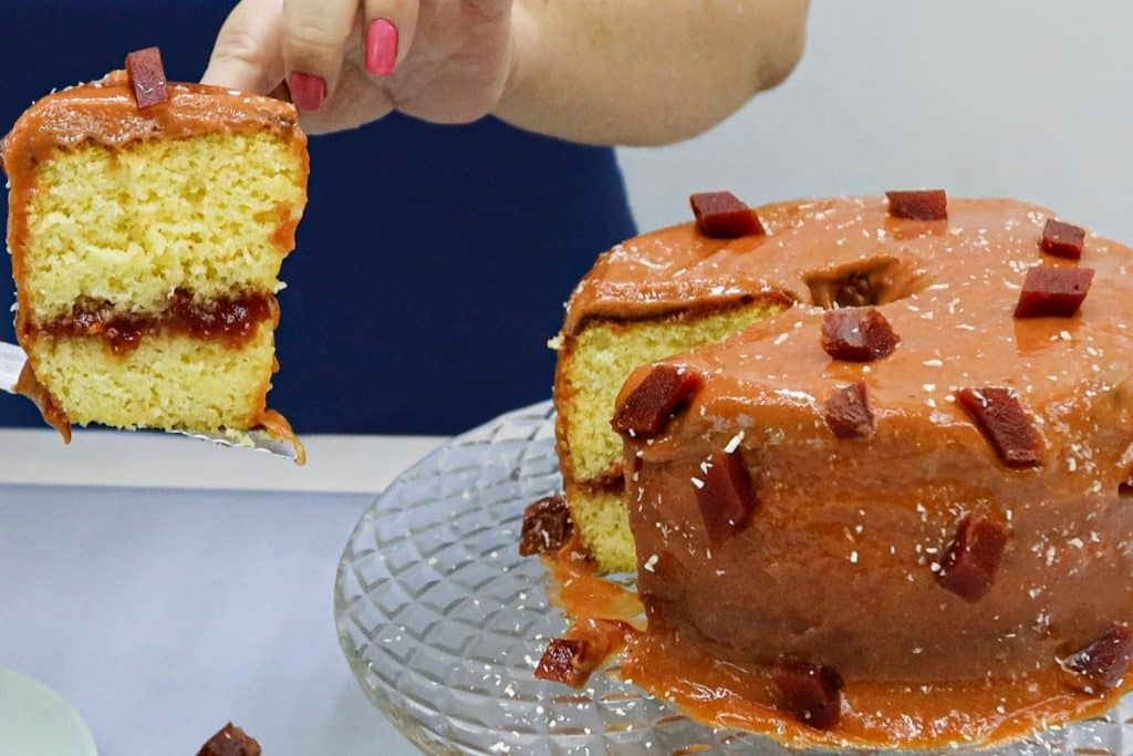 Bolo de queijo com goiabada