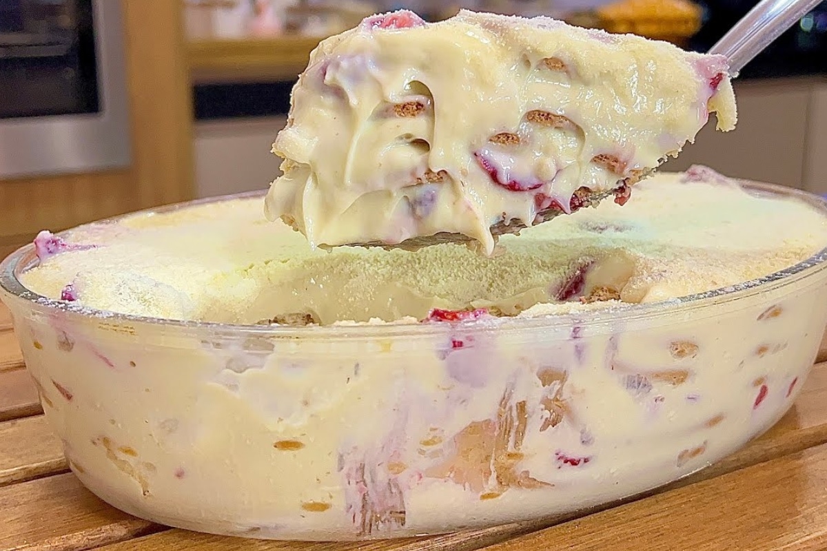 Pavê de leite ninho com morango