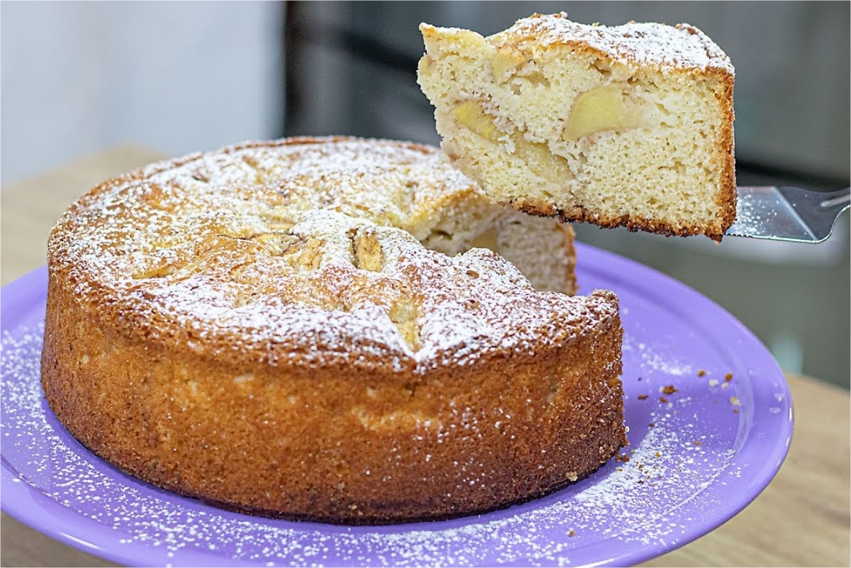 Bolo de iogurte com maçã