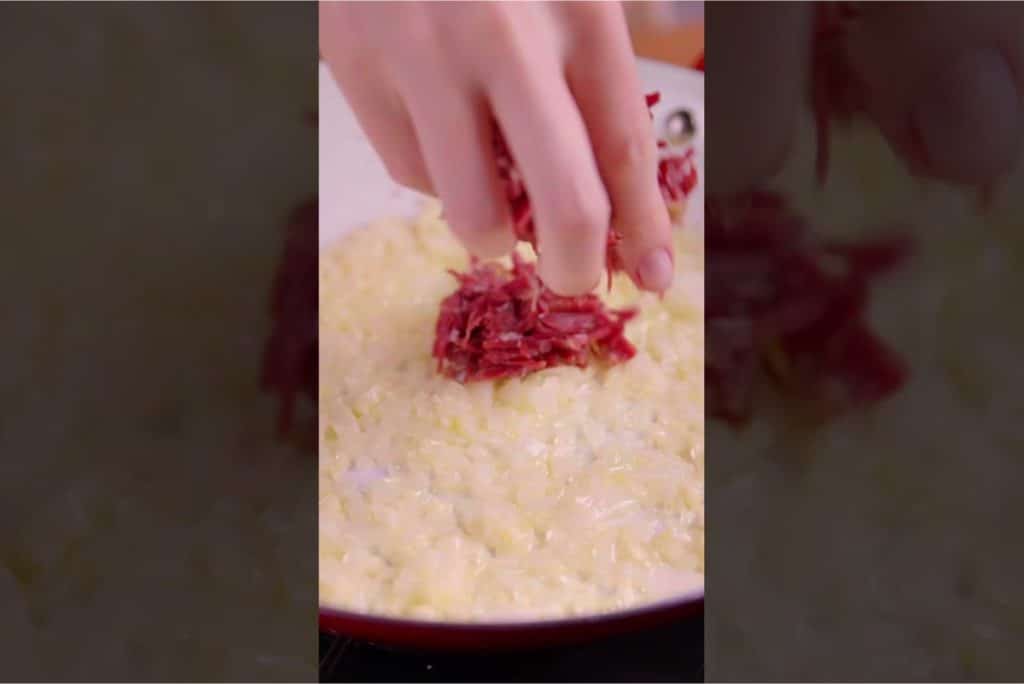 Caldo de Mandioca com Carne Desfiada