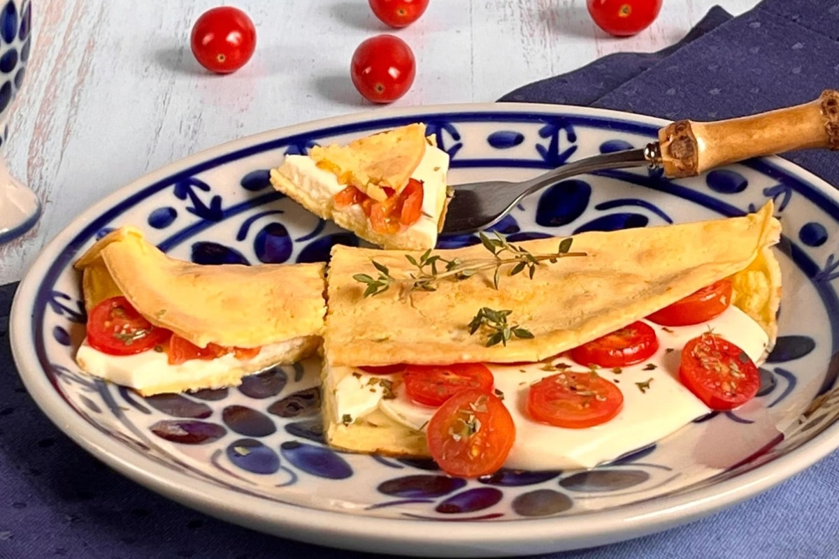 Crepioca de Queijo, Tomate e Orégano: prática, leve e deliciosa Crepioca de Queijo