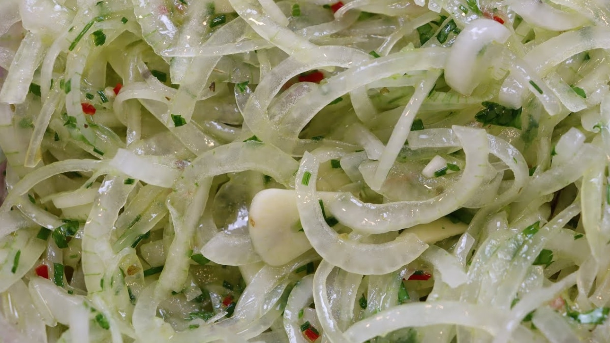 Salada de cebola para churrasco