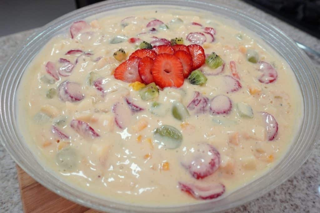 Salada de frutas cremosa