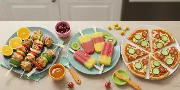 Receitas Fit para Crianças: 3 Ideias Saudáveis e Divertidas Mesa colorida com três opções de receitas fit para crianças: espetinhos de frango e vegetais, picolés de frutas e mini pizzas integrais.