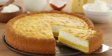 Deliciosa torta caseira com recheio cremoso, simbolizando a riqueza das sobremesas com laticínios.