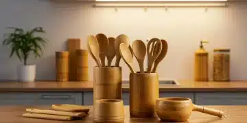 Variedad de utensilios de bambú en una cocina moderna y ecológica