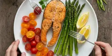 Delicious and easy 5-ingredient dinner with fresh ingredients on a wooden table, ready to eat.