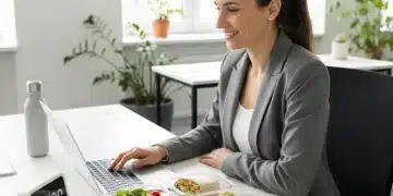 Healthy 10-minute lunch on an office desk, promoting productivity.